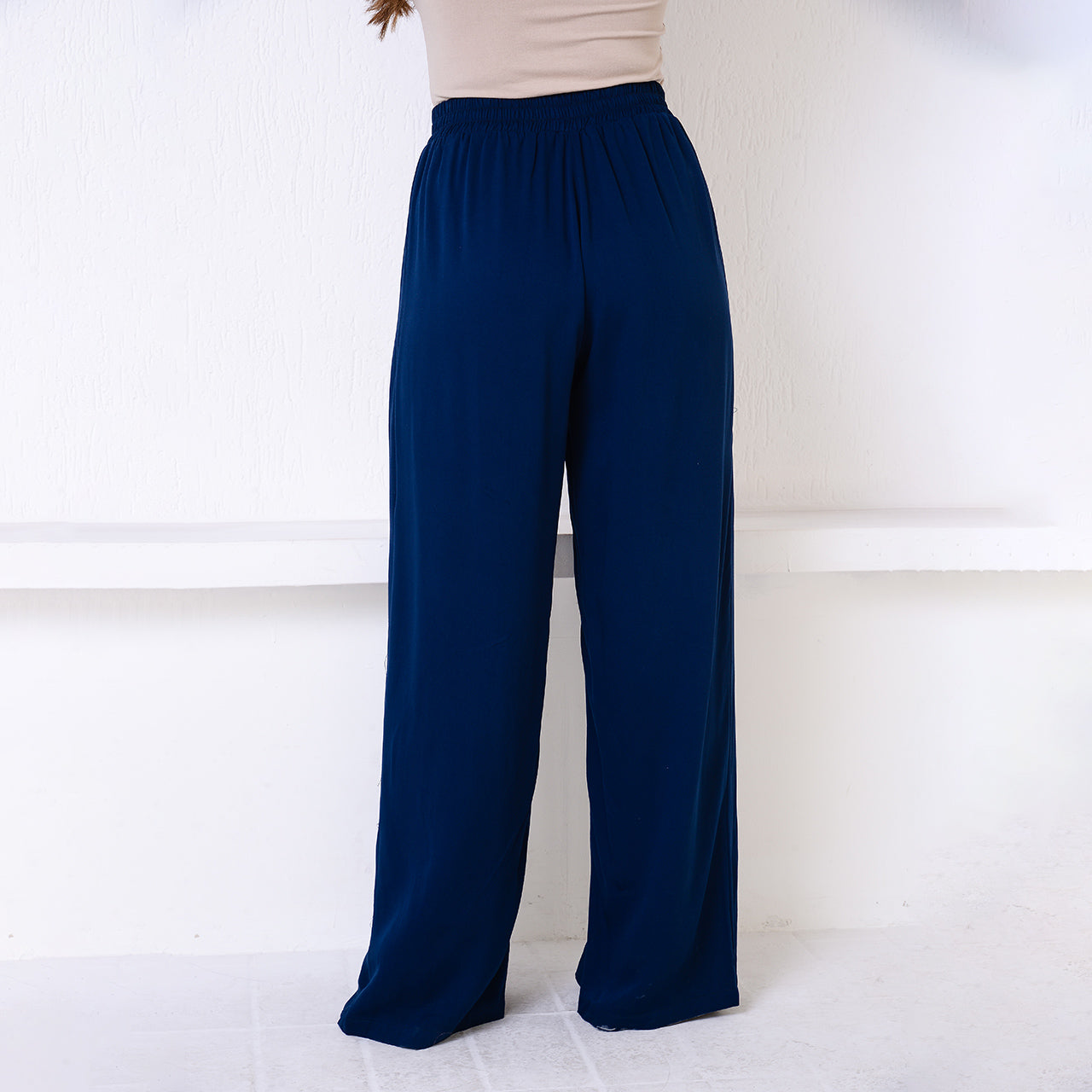 Calça Pantalona com Fenda na Frente BBonnie Paola Azul Marinho