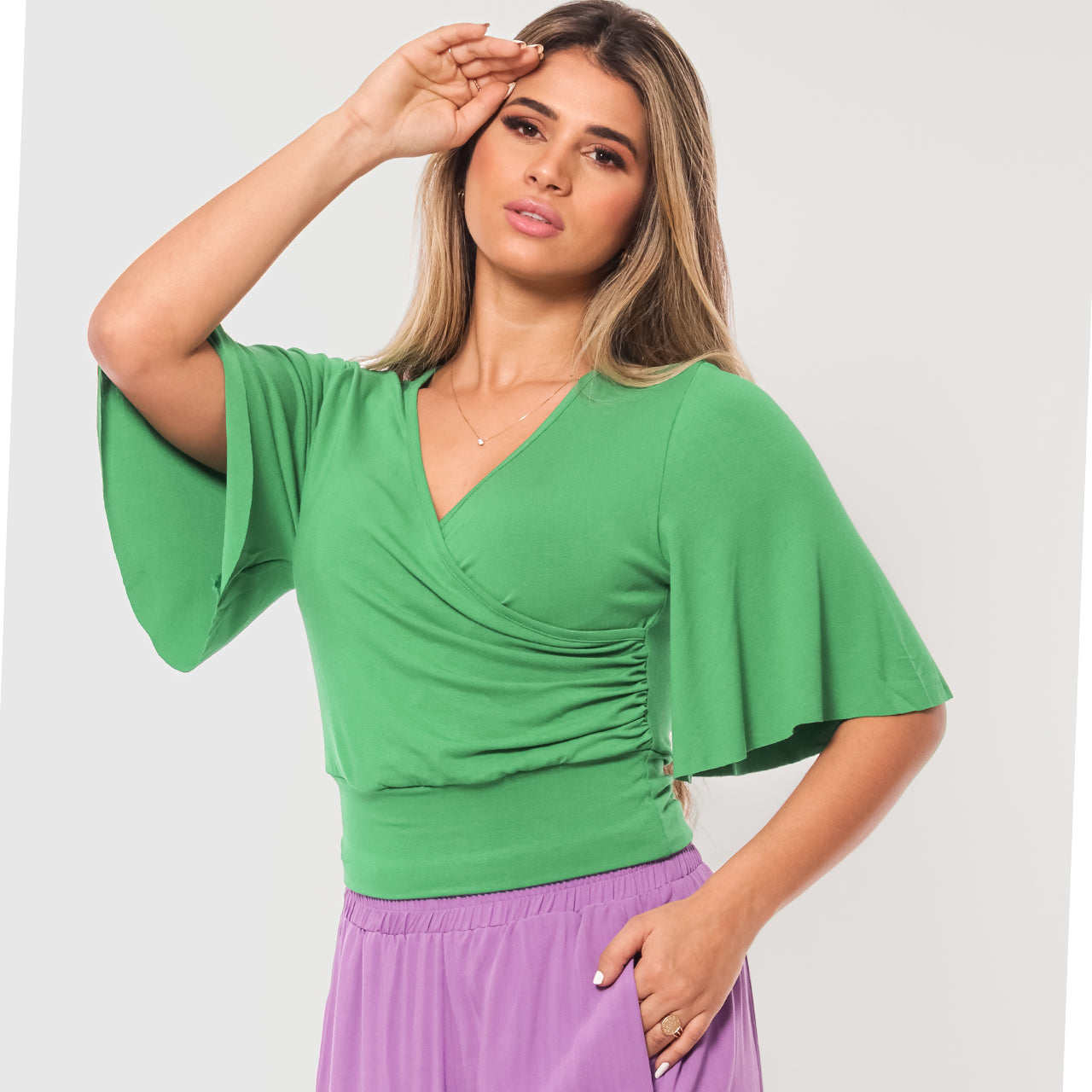 Cropped Manga Flare 3/4 Decote V BBonnie Fiore Preto