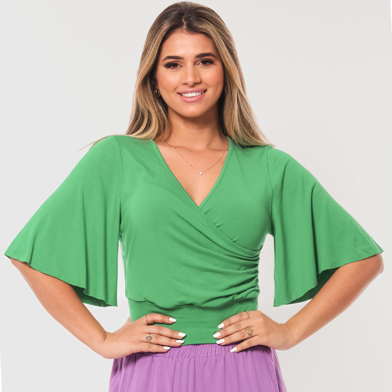 Cropped Manga Flare 3/4 Decote V BBonnie Fiore Preto