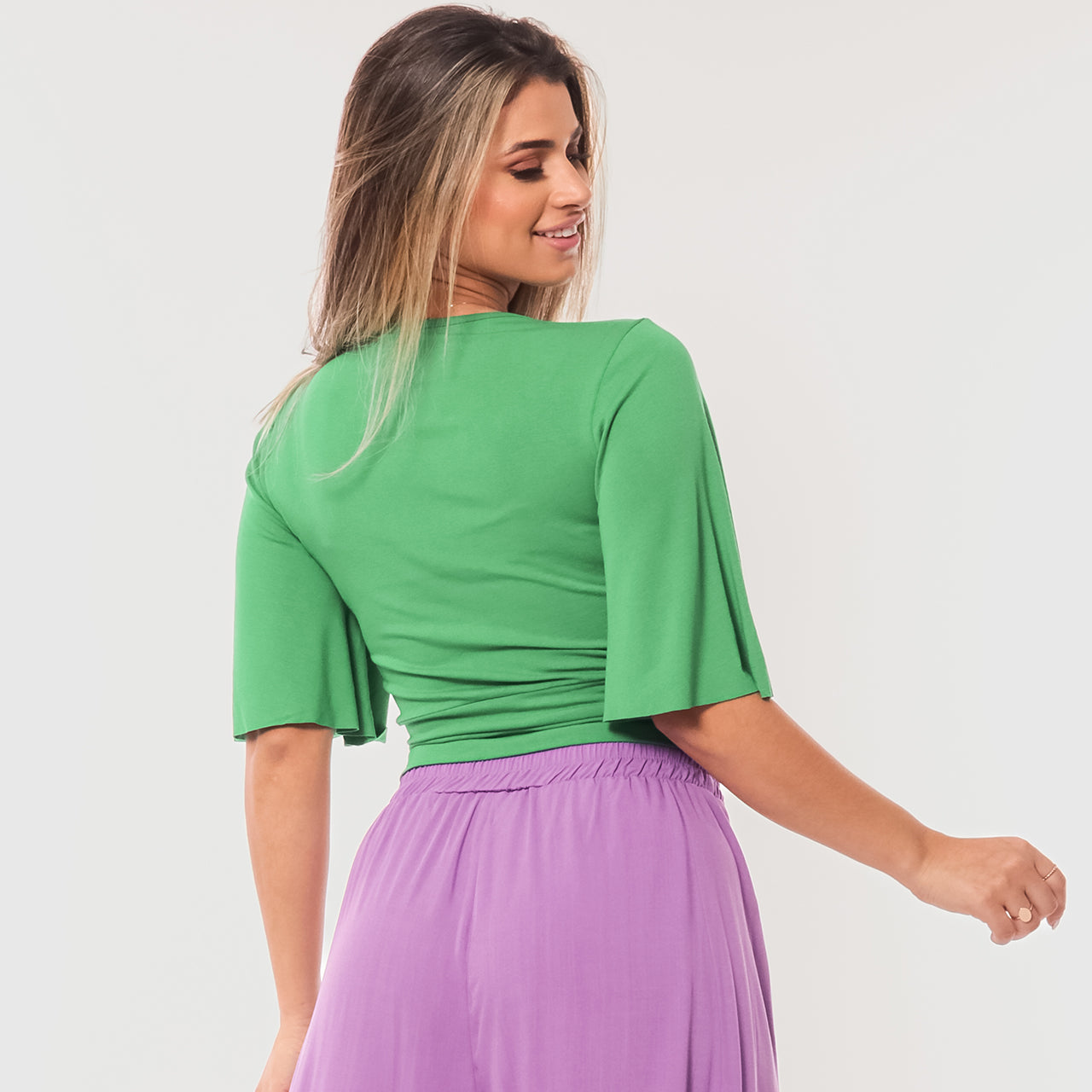 Cropped Manga Flare 3/4 Decote V BBonnie Fiore Preto