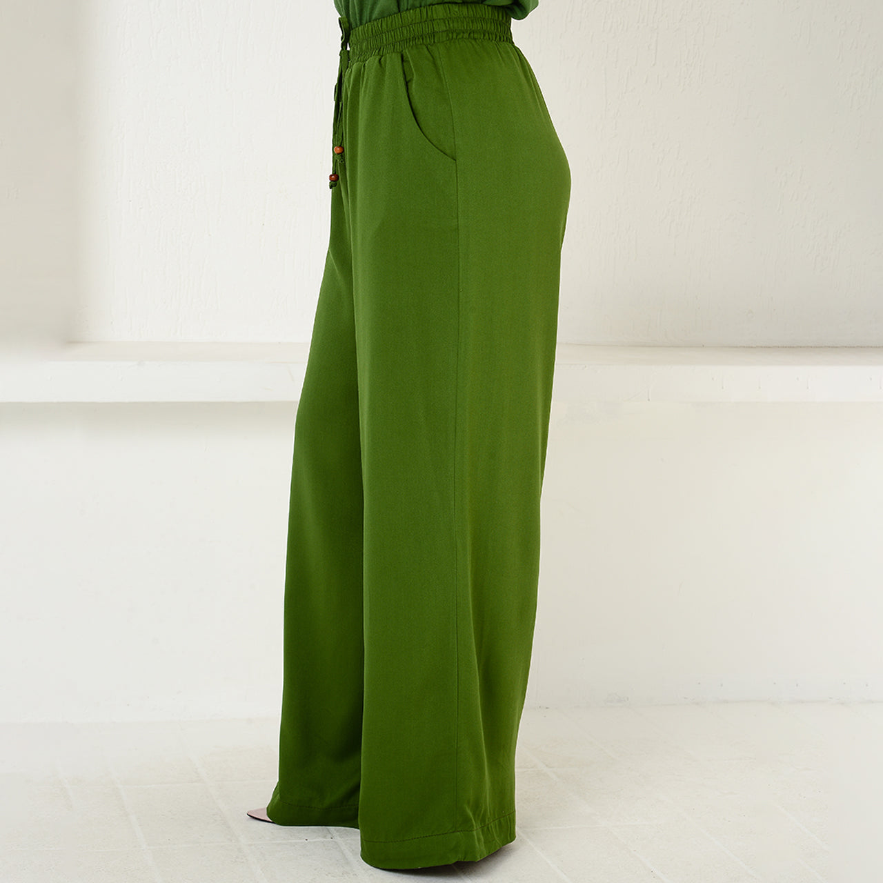 Calça Pantalona em Viscose BBonnie Manu Verde Militar