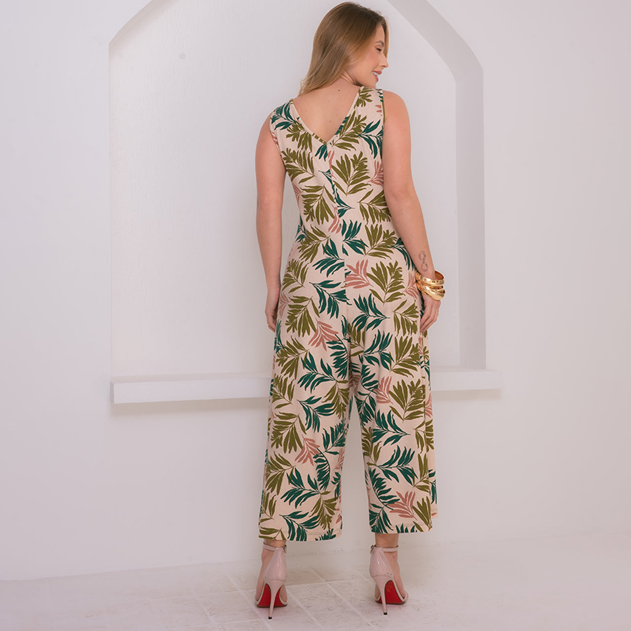 Macacão Pantacourt de Alças e Bolsos BBonnie Carla Estampados