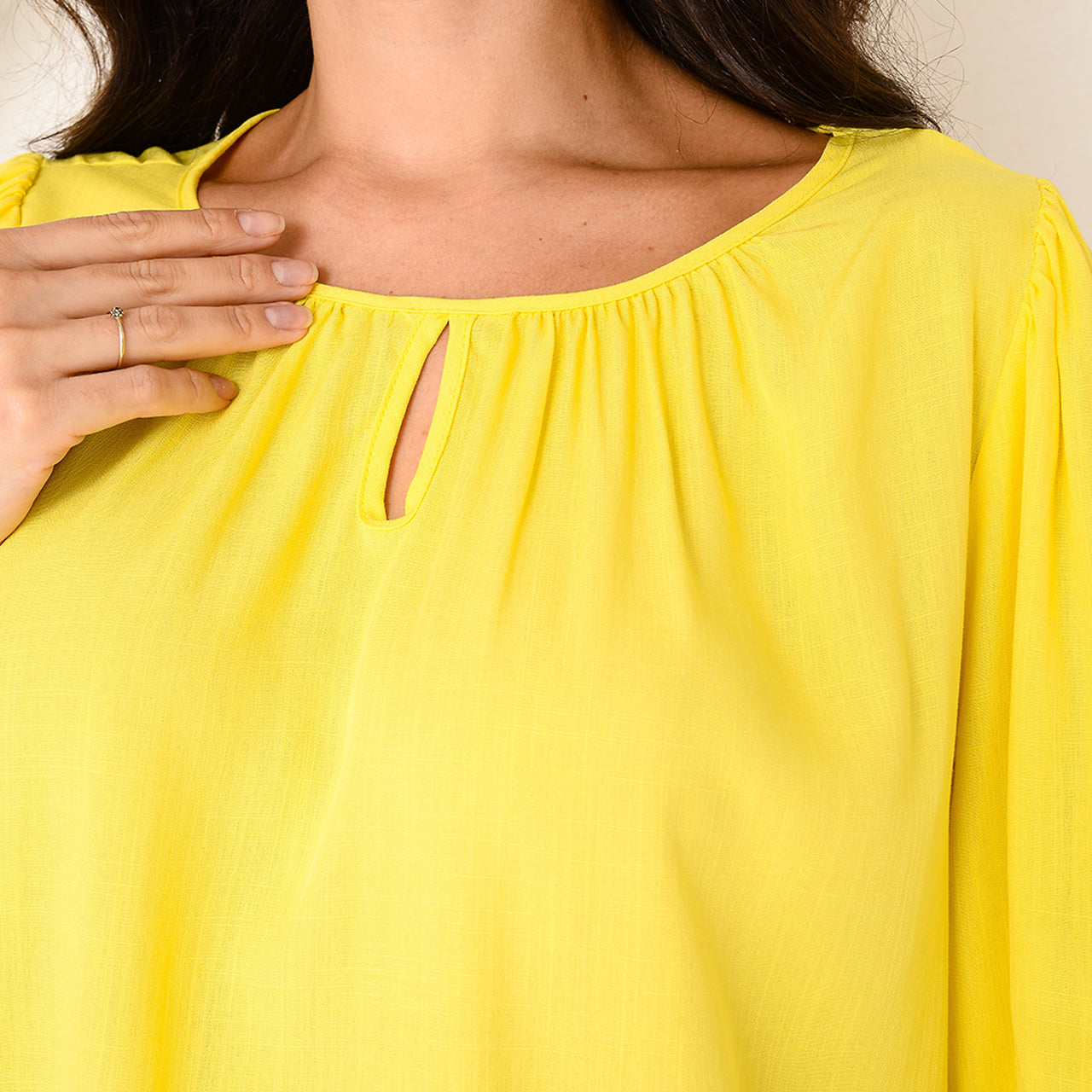 Blusa Manga 7/8 Detalhe na Gola BBonnie Telma Amarela