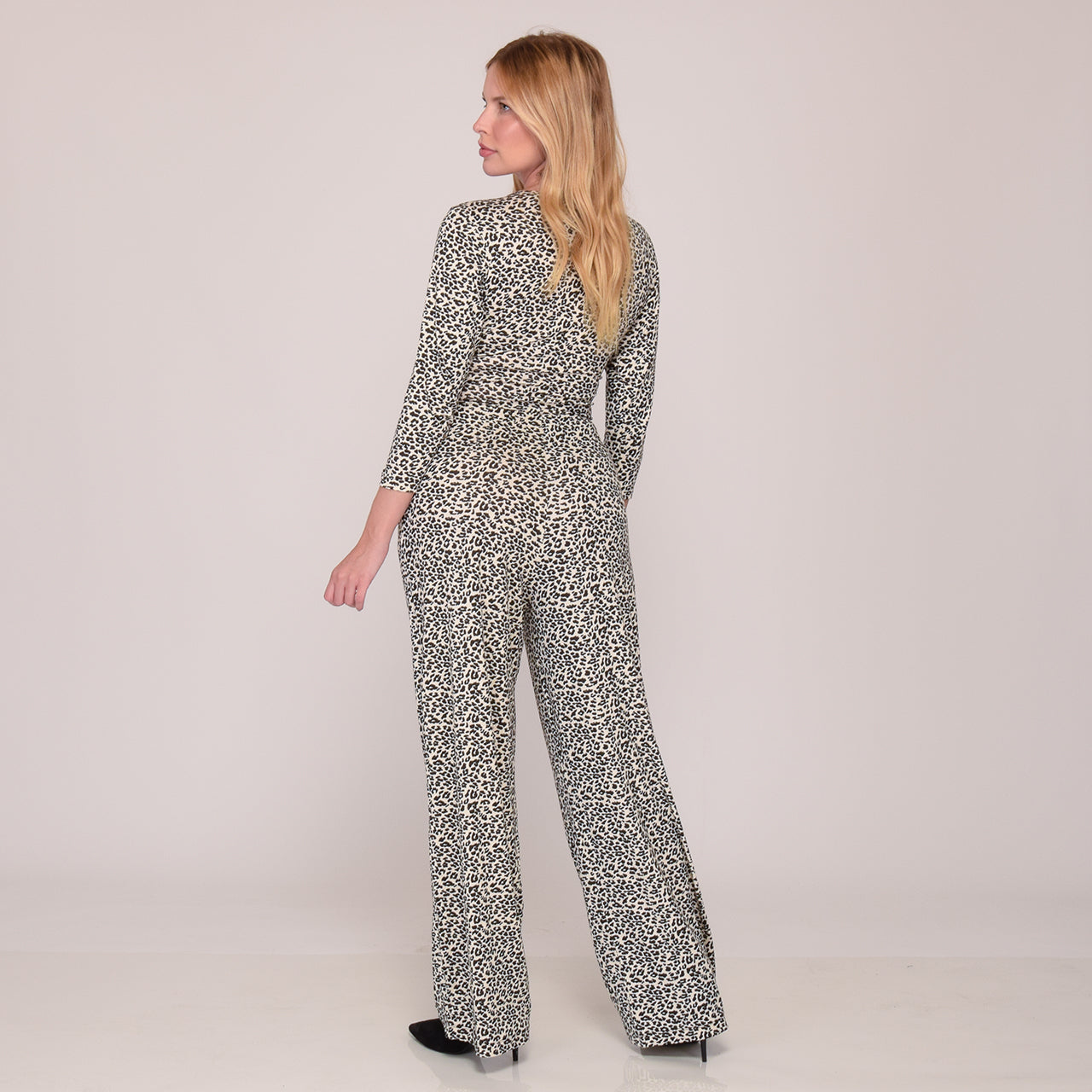 Macacão Pantalona Decote Transpassado BBonnie Florence Estampados