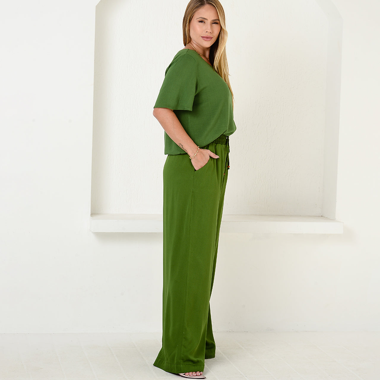 Calça Pantalona em Viscose BBonnie Manu Verde Militar