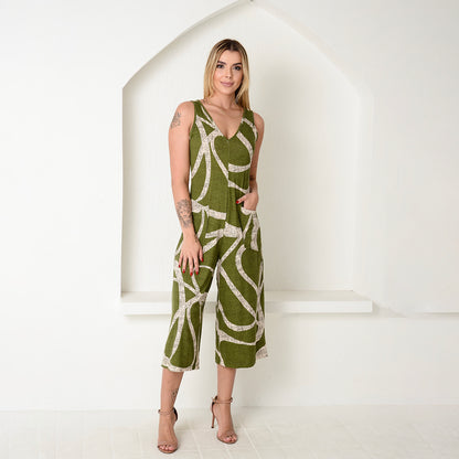 Macacão Pantacourt de Alças e Bolsos BBonnie Carla Estampados