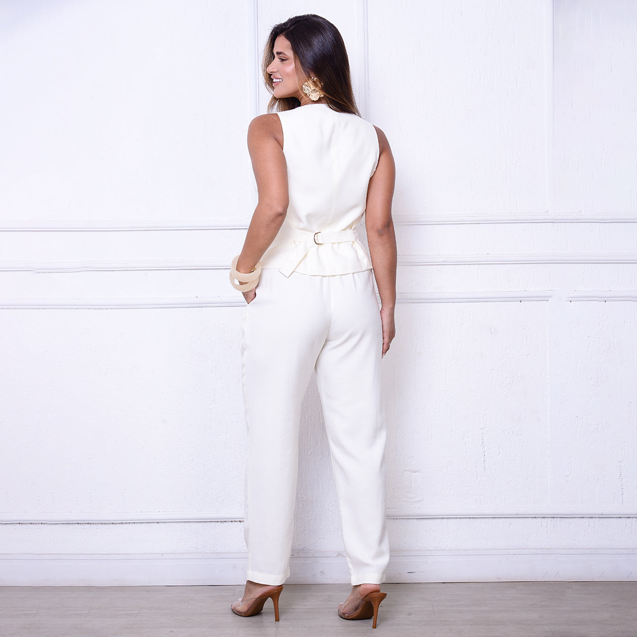 Calça Mirela BBonnie – Alfaiataria Sensorial com Cinto