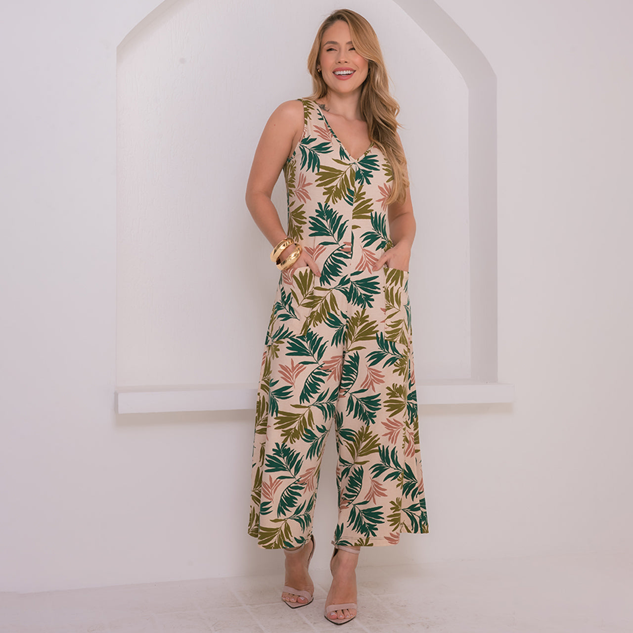 Macacão Pantacourt de Alças e Bolsos BBonnie Carla Estampados