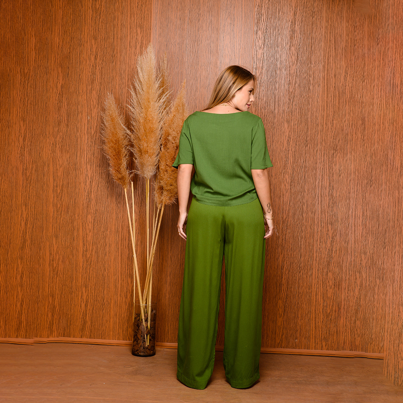 Calça Pantalona em Viscose BBonnie Manu Verde Militar