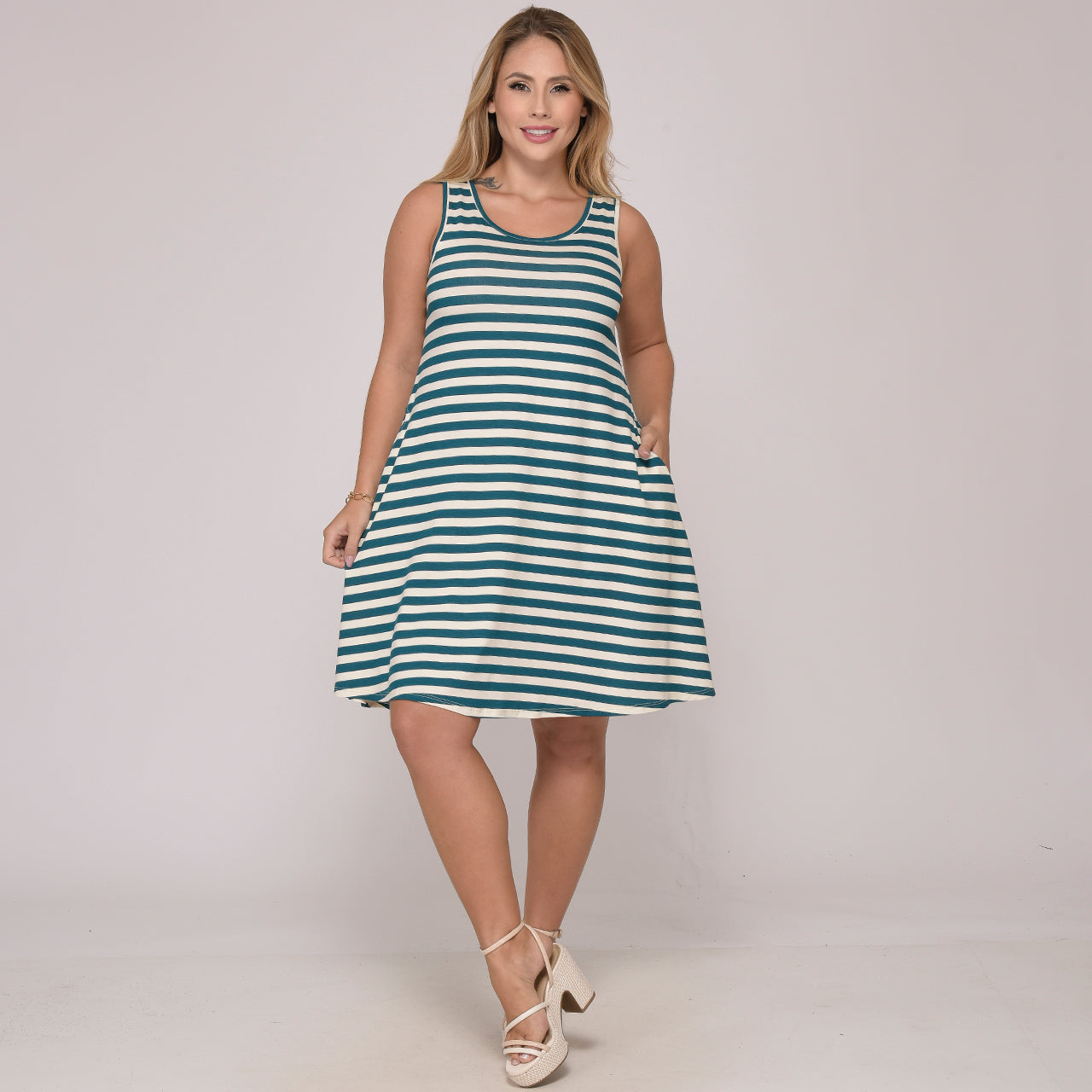 Vestido Curto Trapézio Sem Manga BBonnie Sophia Estampados