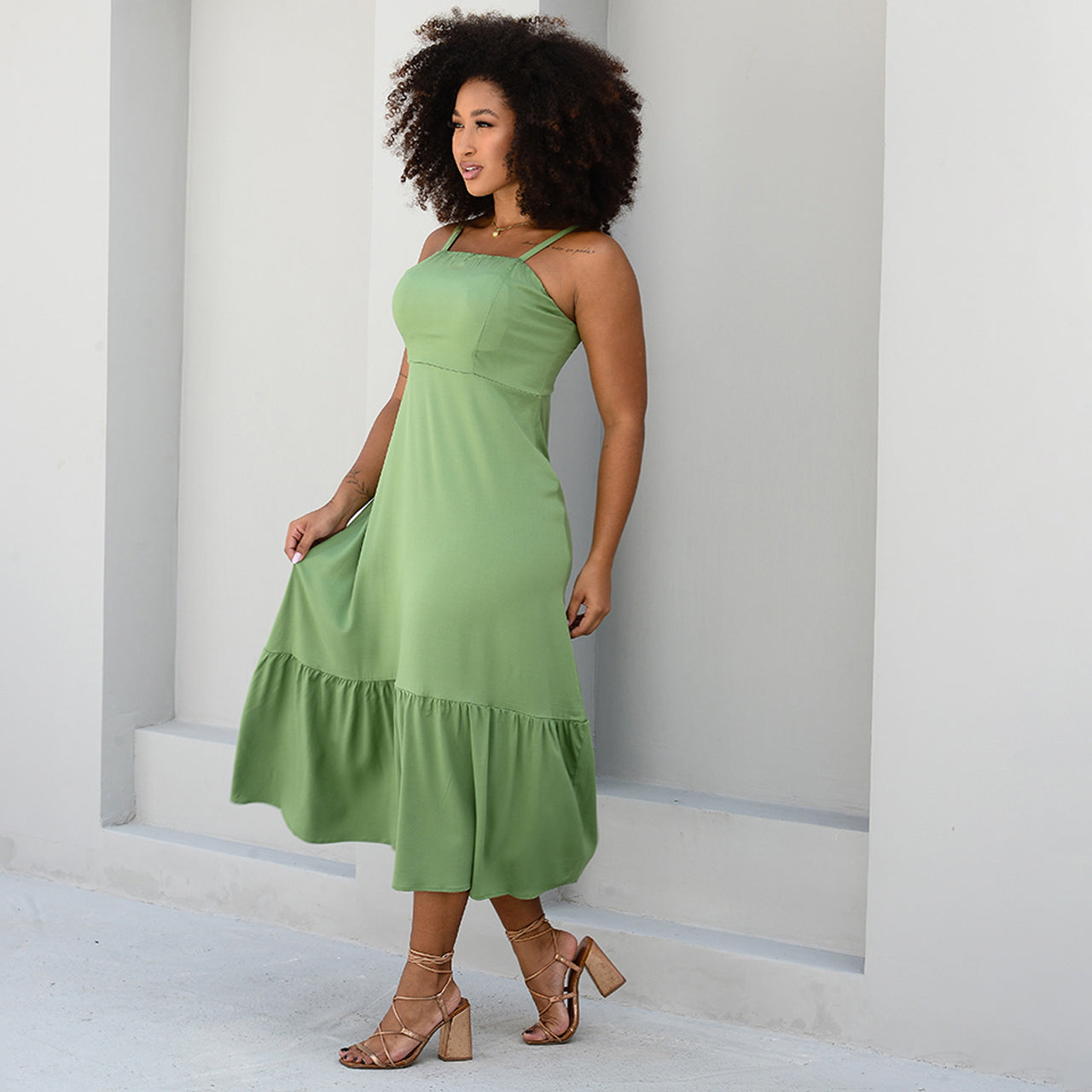 Vestido Midi com Babado na Barra BBonnie Emanuelly