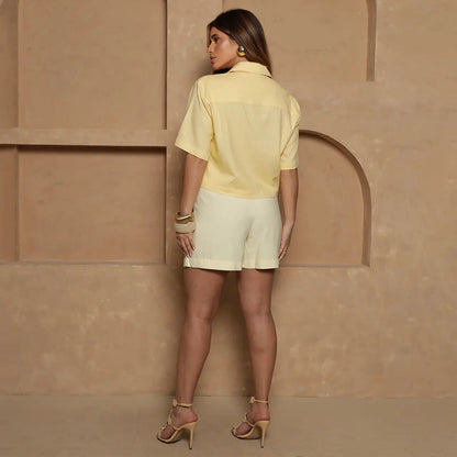 Camisa Cropped Eva BBonnie Feminina em Linho com Bolsos Amarelo